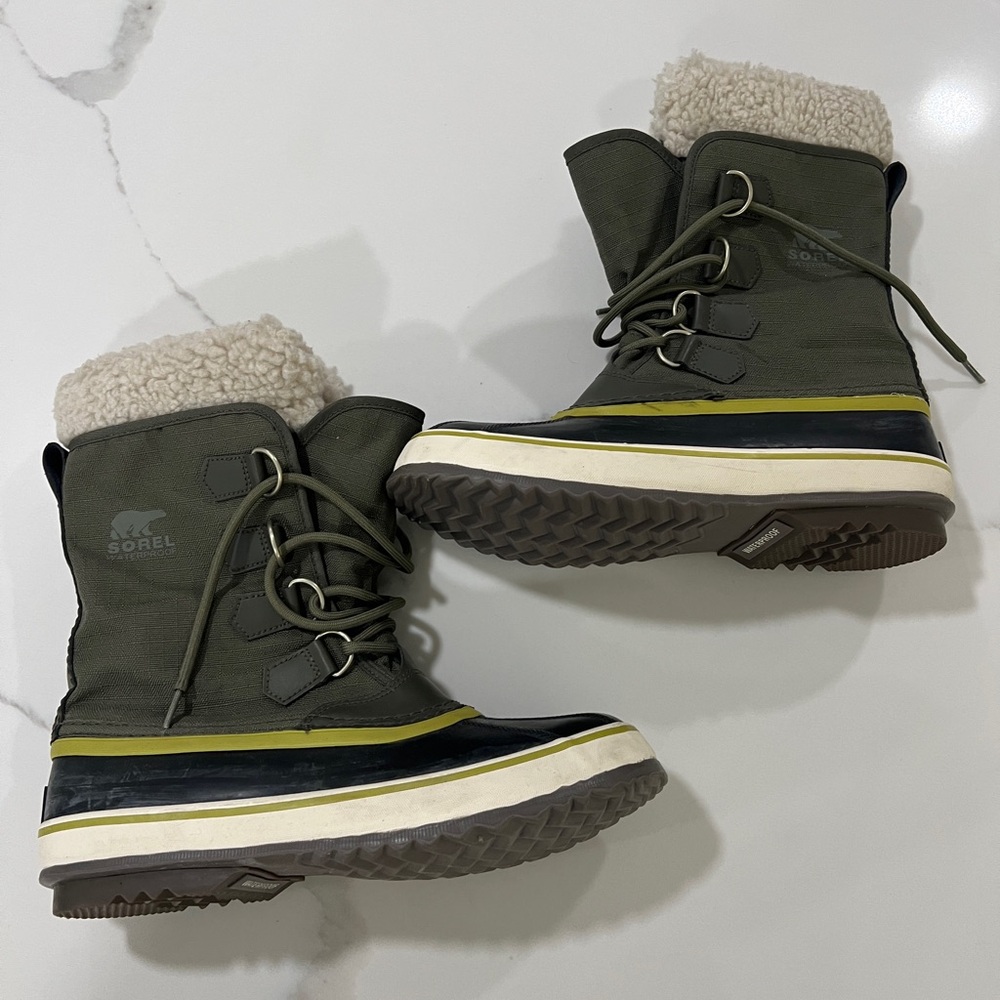Women’s Sorel snow boots Sz. 9